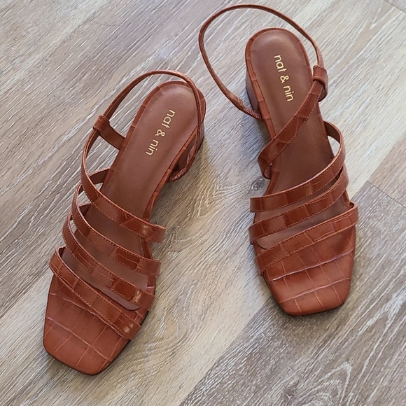 Nat and Nin Sandal Strappy Heels - Picture 5 of 9